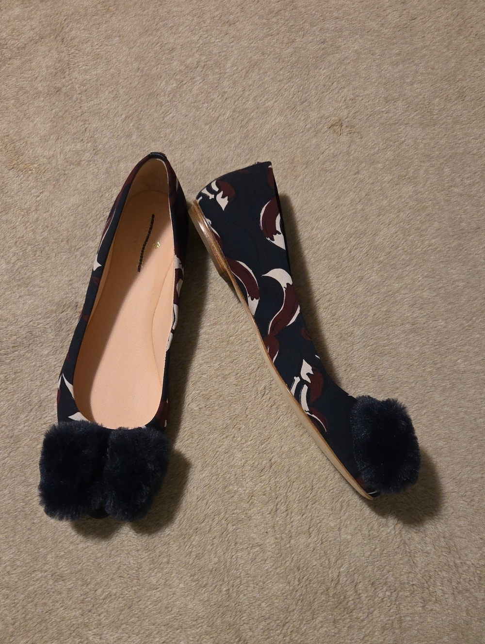 kate spade Navy Fox Print Ballet Flats with Pom Pom Size 8 5